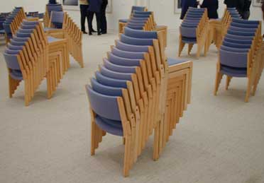 10 Stühle-Stapel